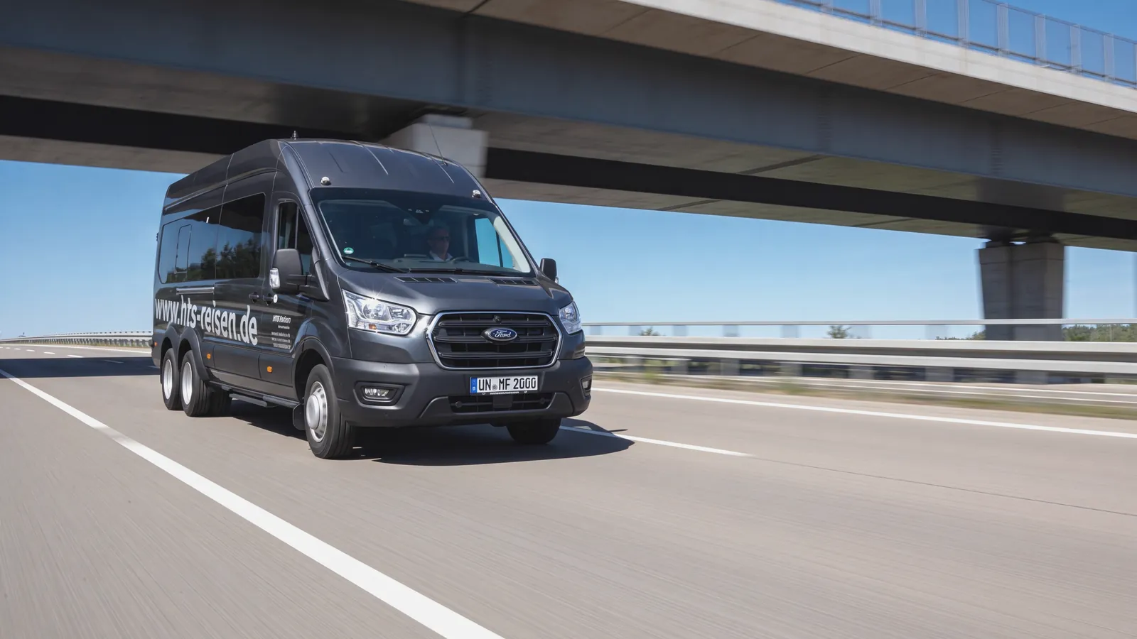 HTS Kleinbus (Ford Transit) für Shuttle- und Werksverkehr