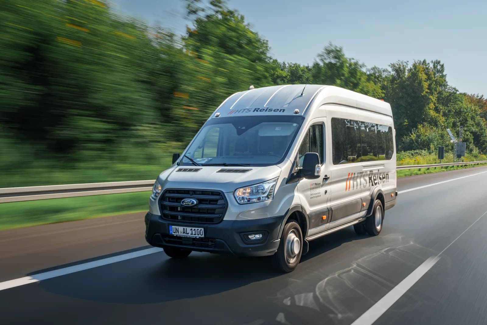 HTS Kleinbus für die sichere Schülerbeförderung