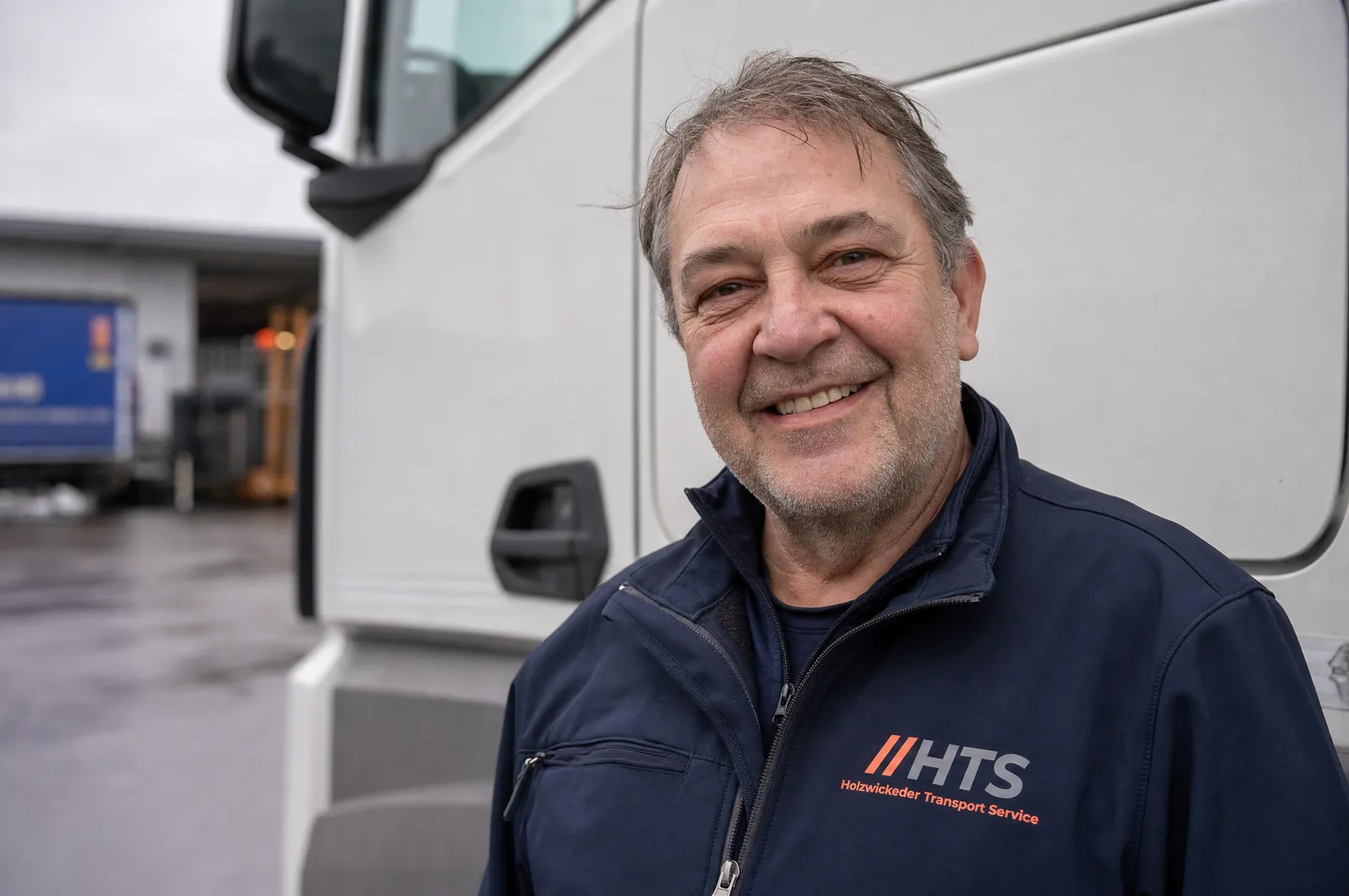 HTS-Fahrer am Lkw — Karriere bei HTS-Logistik